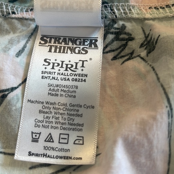 Men’s Stranger Things Button Up - size M - Picture 3 of 3
